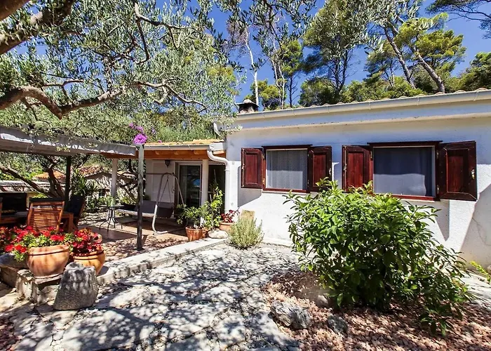 بيت للعطل House With A Parking Space - 22315