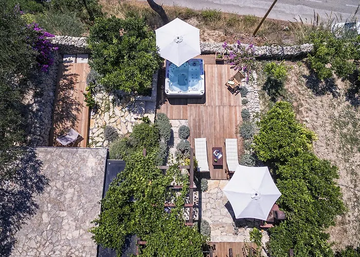 بيت للعطل House With A Parking Space - 22315