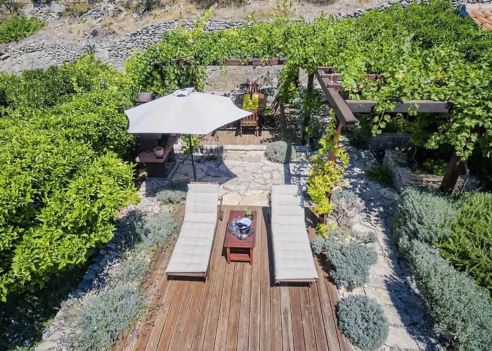 بيت للعطل House With A Parking Space - 22315
