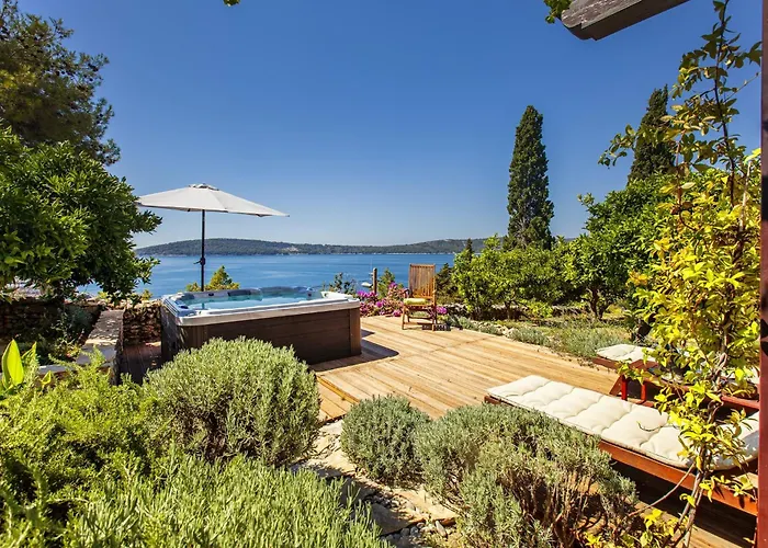 بيت للعطل House With A Parking Space - 22315